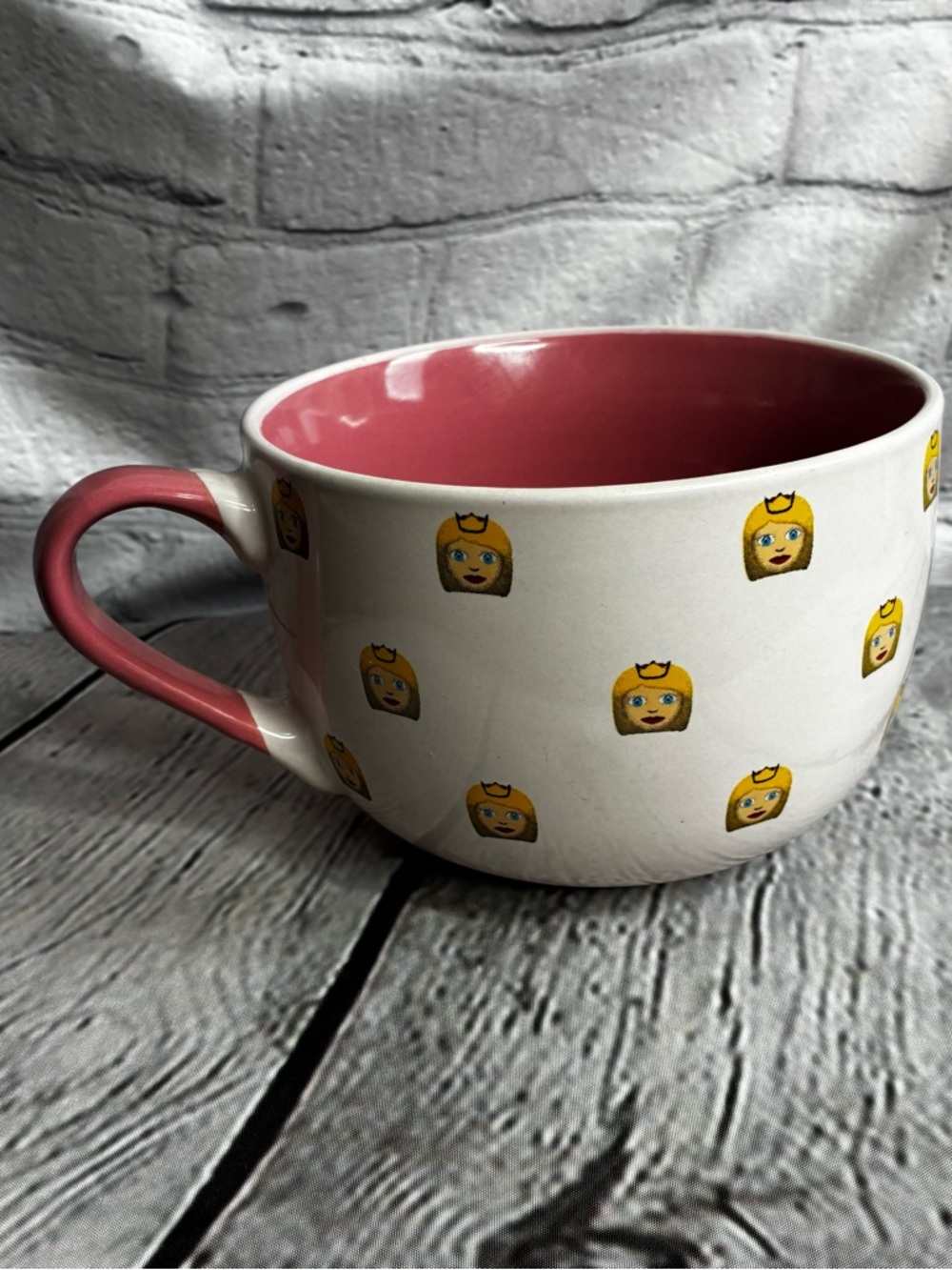 Mug Me I’m Famous Princess Emoji Queen Bee Large Ceramic Mug Cereal Soup Bowl - Picture 2 of 8